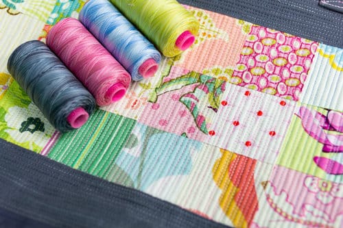 Tutti™ makes it easy to add multiple colours to your quilting for a little fun!Tutti™ makes it easy to add multiple colours to your quilting for a little fun!